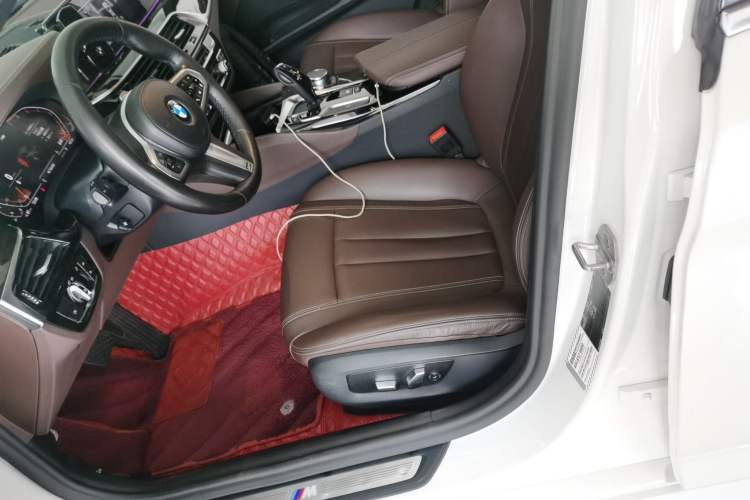 Used BMW 5 Series 2020 525Li M Sport Package Left Front Seat