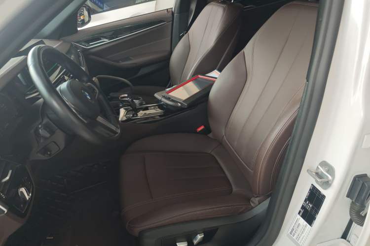 Used BMW 5 Series 2020 525Li M Sport Package Left Front Seat