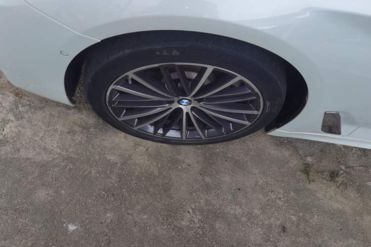 Used BMW 5 Series 2020 530Li Leading Model M Sport Package Left Front Wheel Hub
