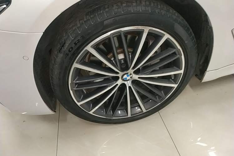 Used BMW 5 Series 2020 530Li xDrive M Sport Package Left Front Wheel Hub