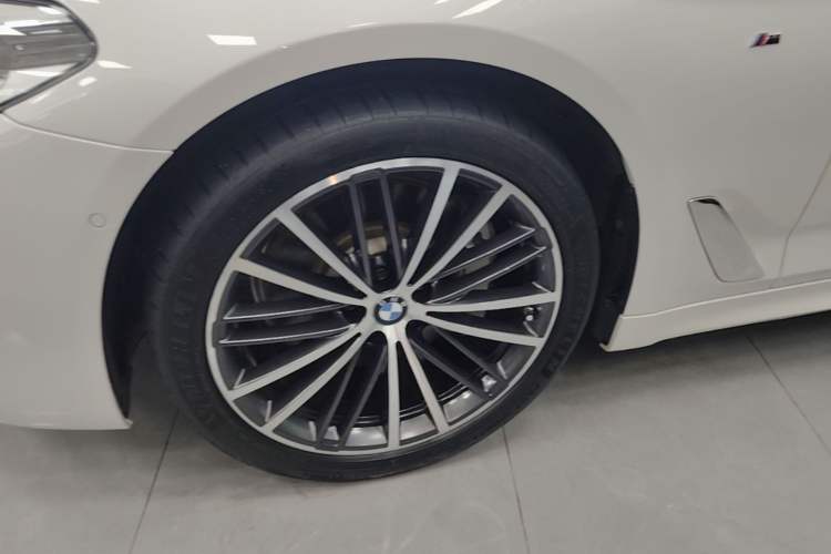 Used BMW 5 Series 2020 530Li Leading Model M Sport Package Left Front Wheel Hub