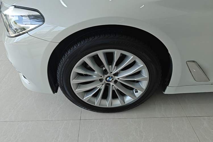 Used BMW 5 Series 2020 525Li Luxury Package Left Front Wheel Hub