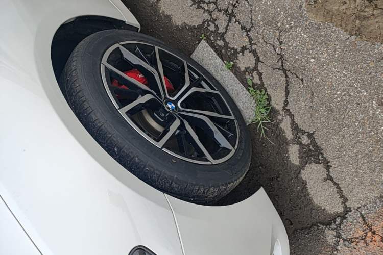 Used BMW 5 Series 2020 525Li Luxury Package Left Front Wheel Hub