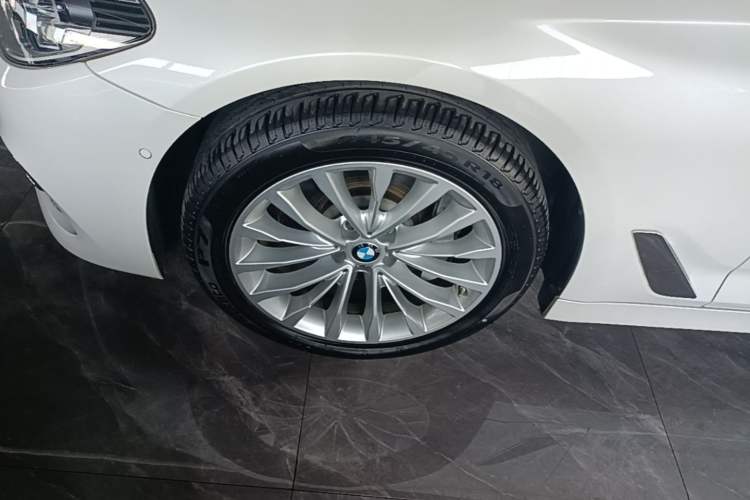 Used BMW 5 Series 2020 530Li xDrive Luxury Package Left Front Wheel Hub