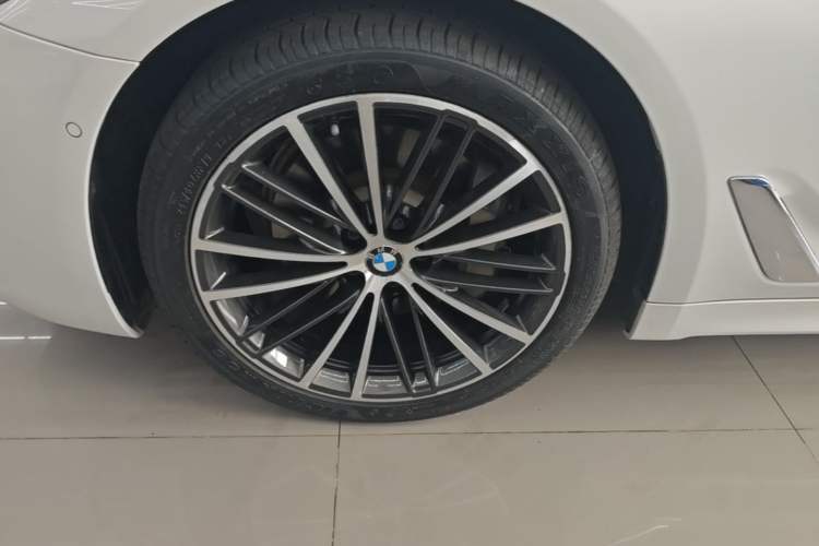 Used BMW 5 Series 2020 530Li Leading Model M Sport Package Left Front Wheel Hub