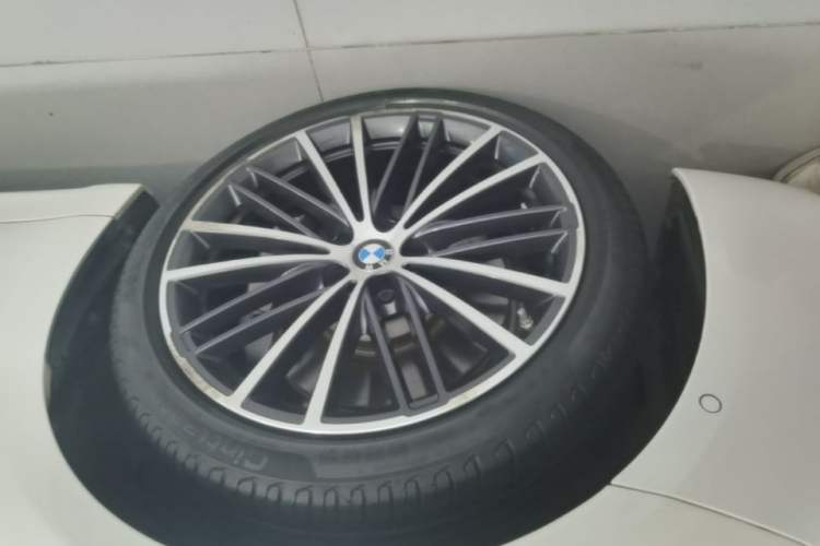 Used BMW 5 Series 2020 530Li xDrive M Sport Package Left Front Wheel Hub