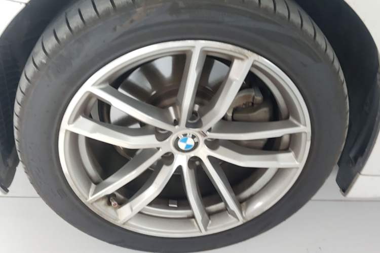 Used BMW 5 Series 2020 525Li M Sport Package Left Front Wheel Hub