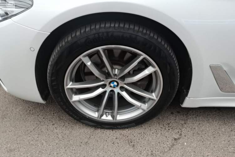 Used BMW 5 Series 2020 525Li M Sport Package Left Front Wheel Hub