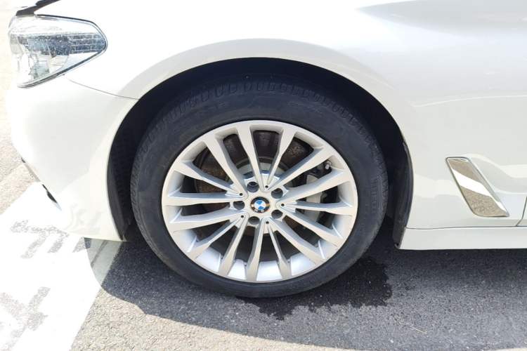 Used BMW 5 Series 2020 530Li xDrive Luxury Package Left Front Wheel Hub