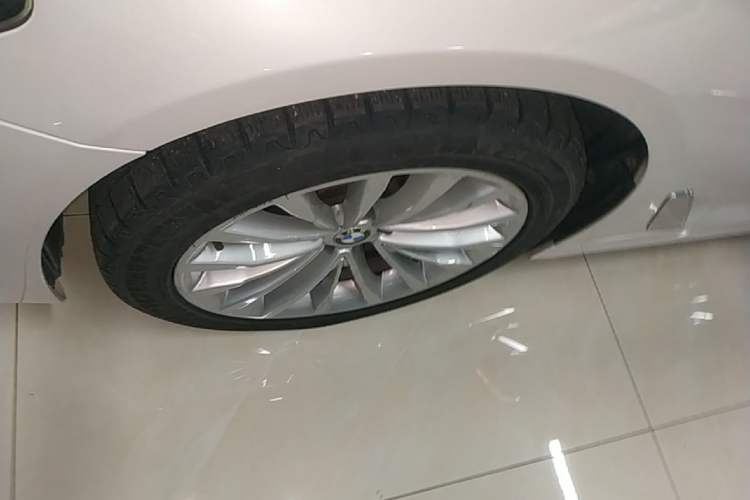 Used BMW 5 Series 2020 525Li Luxury Package Left Front Wheel Hub