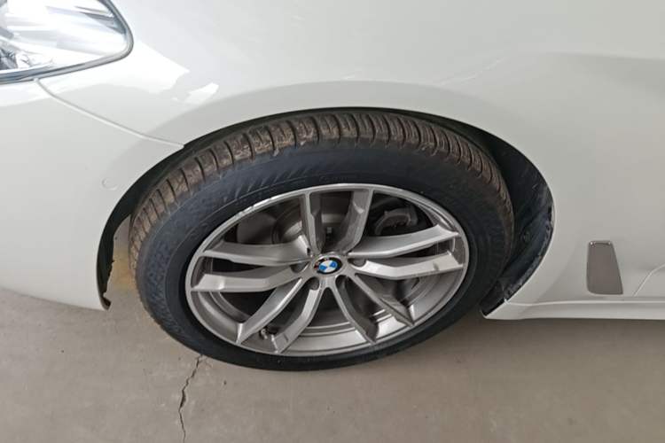 Used BMW 5 Series 2020 525Li M Sport Package Left Front Wheel Hub