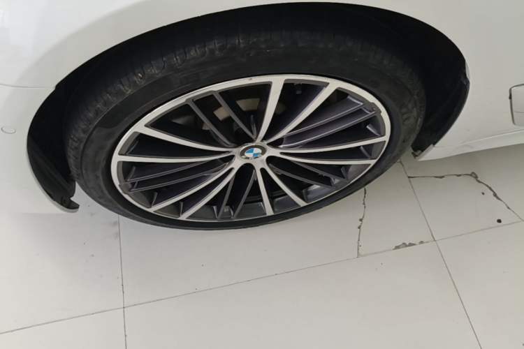 Used BMW 5 Series 2020 530Li Leading Model M Sport Package Left Front Wheel Hub