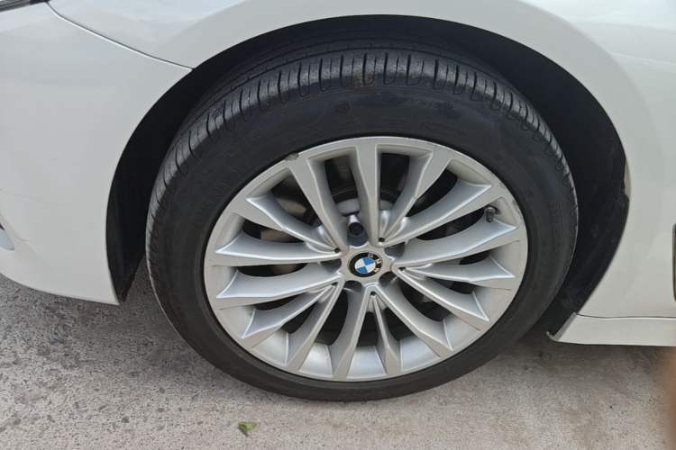 Used BMW 5 Series 2020 530Li xDrive Luxury Package Left Front Wheel Hub