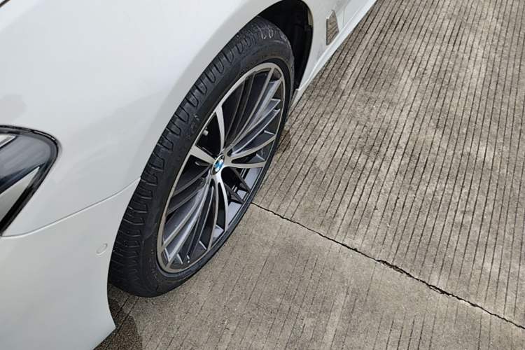 Used BMW 5 Series 2020 530Li Luxury Edition M Sport Package Left Front Wheel Hub