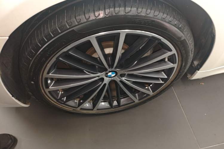 Used BMW 5 Series 2020 530Li Luxury Edition M Sport Package Left Front Wheel Hub