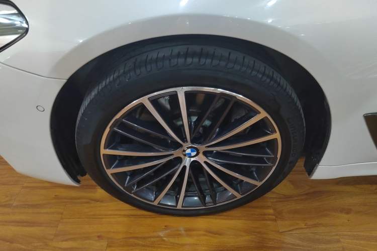 Used BMW 5 Series 2020 530Li Luxury Edition M Sport Package Left Front Wheel Hub