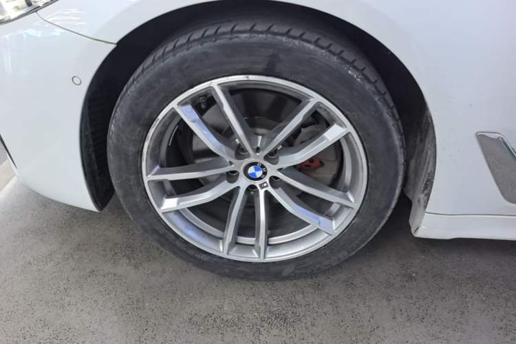Used BMW 5 Series 2020 525Li M Sport Package Left Front Wheel Hub