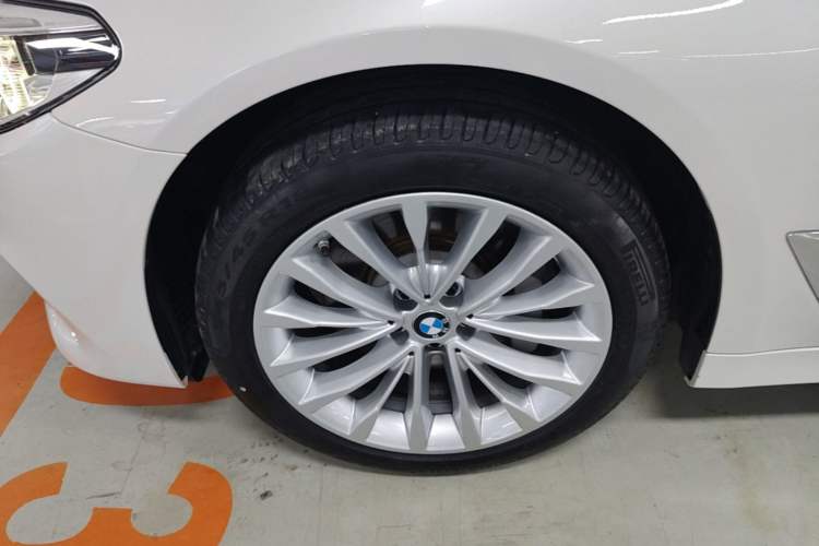 Used BMW 5 Series 2020 530Li xDrive Luxury Package Left Front Wheel Hub