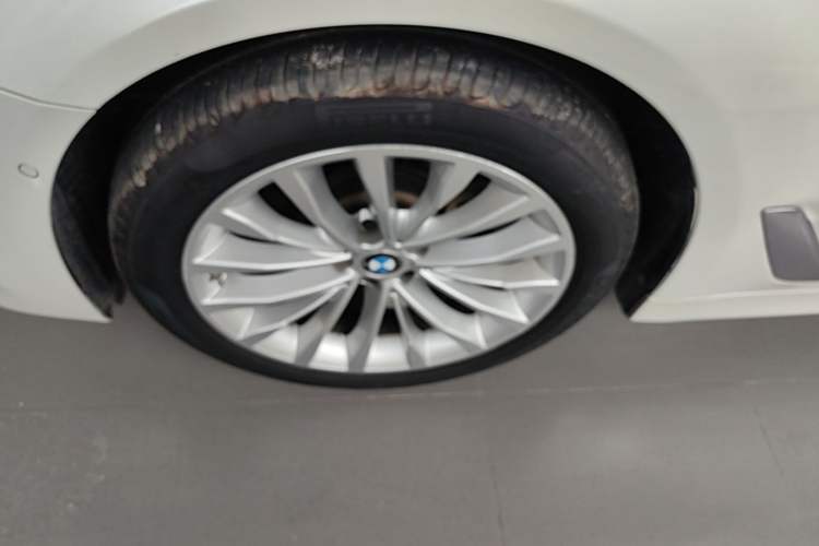 Used BMW 5 Series 2020 525Li Luxury Package Left Front Wheel Hub