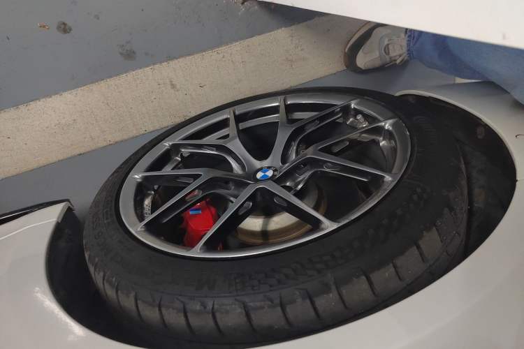 Used BMW 5 Series 2020 530Li Leading Model M Sport Package Left Front Wheel Hub