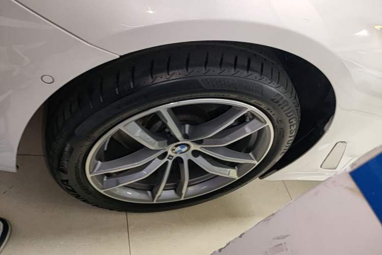 Used BMW 5 Series 2020 525Li M Sport Package Left Front Wheel Hub