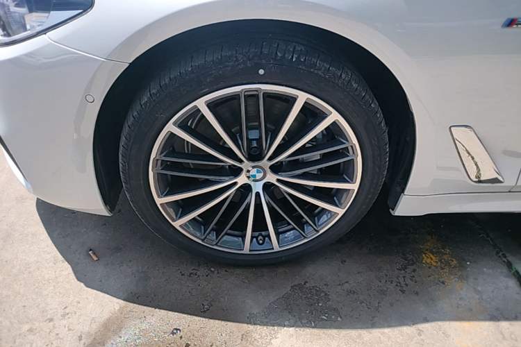 Used BMW 5 Series 2020 530Li xDrive M Sport Package Left Front Wheel Hub