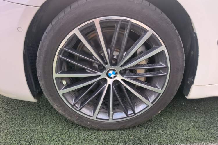Used BMW 5 Series 2020 530Li Leading Model M Sport Package Left Front Wheel Hub