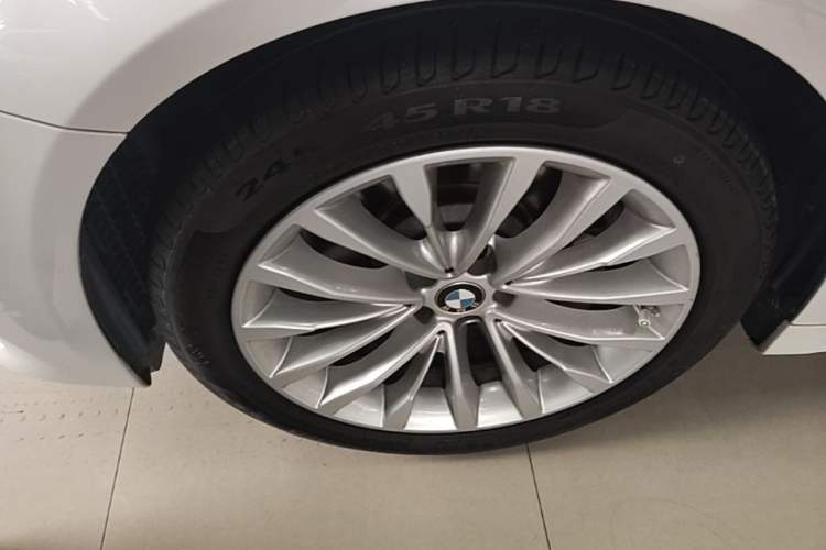 Used BMW 5 Series 2020 530Li Leading Edition Luxury Package Left Front Wheel Hub
