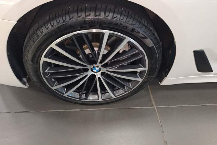 Used BMW 5 Series 2020 530Li Leading Model M Sport Package Left Front Wheel Hub