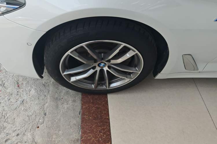 Used BMW 5 Series 2020 525Li M Sport Package Left Front Wheel Hub