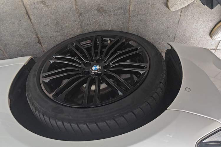 Used BMW 5 Series 2020 530Li Leading Model M Sport Package Left Front Wheel Hub