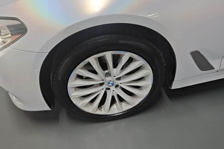 Used BMW 5 Series 2020 525Li Luxury Package Left Front Wheel Hub