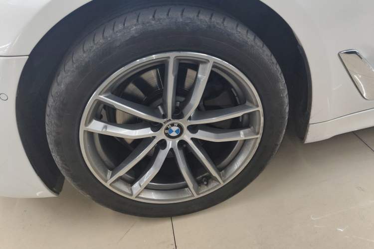 Used BMW 5 Series 2020 525Li M Sport Package Left Front Wheel Hub
