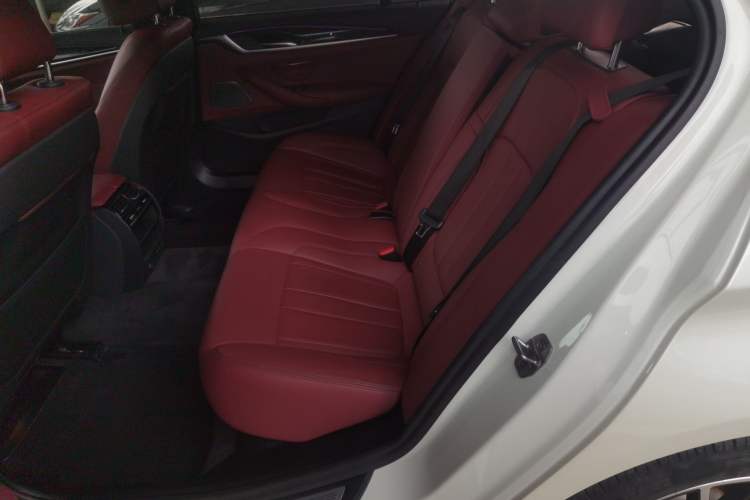 Used BMW 5 Series 2020 530Li Leading Model M Sport Package Left Rear Seat