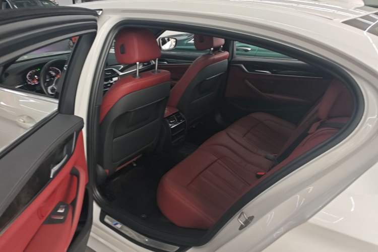 Used BMW 5 Series 2020 530Li Leading Model M Sport Package Left Rear Seat