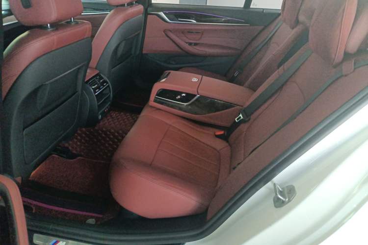 Used BMW 5 Series 2020 530Li Leading Model M Sport Package Left Rear Seat