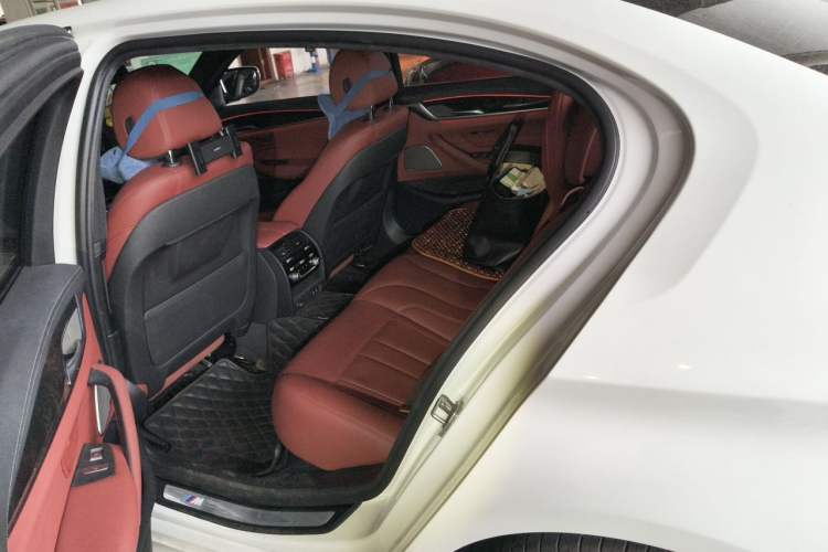 Used BMW 5 Series 2020 530Li Luxury Edition M Sport Package Left Rear Seat