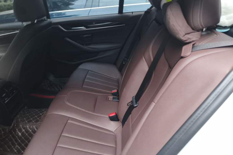 Used BMW 5 Series 2020 525Li Luxury Package Left Rear Seat