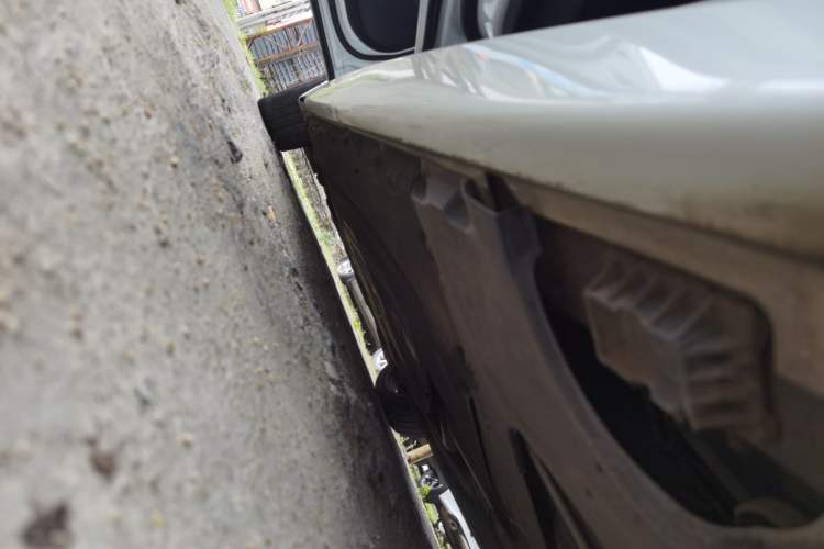 Used BMW 5 Series 2020 530Li Leading Model M Sport Package Left Side Sill