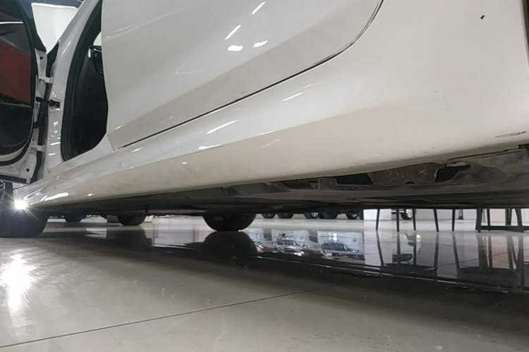 Used BMW 5 Series 2020 530Li xDrive M Sport Package Left Side Sill
