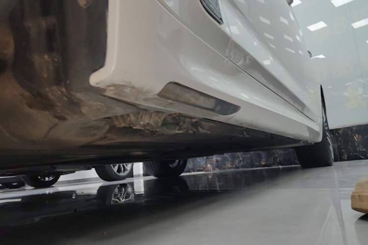 Used BMW 5 Series 2020 530Li Leading Model M Sport Package Left Side Sill