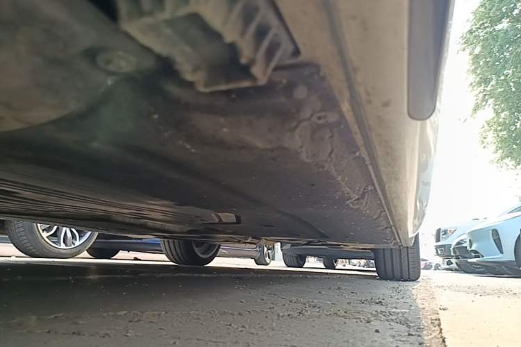 Used BMW 5 Series 2020 530Li Luxury Edition M Sport Package Left Side Sill