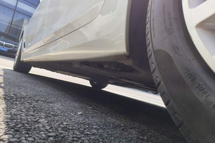 Used BMW 5 Series 2020 530Li xDrive Luxury Package Left Side Sill