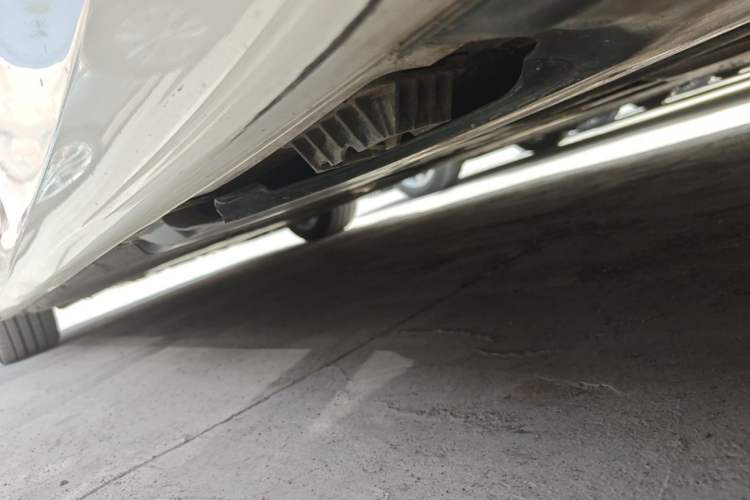 Used BMW 5 Series 2020 530Li xDrive Luxury Package Left Side Sill