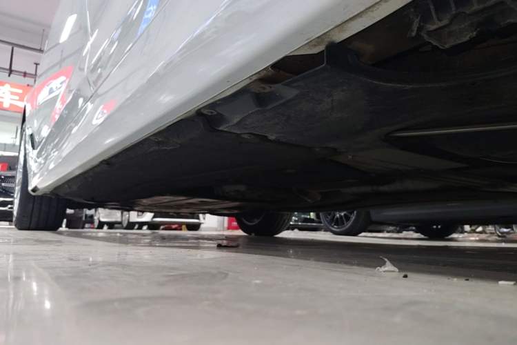 Used BMW 5 Series 2020 530Li xDrive Luxury Package Left Side Sill