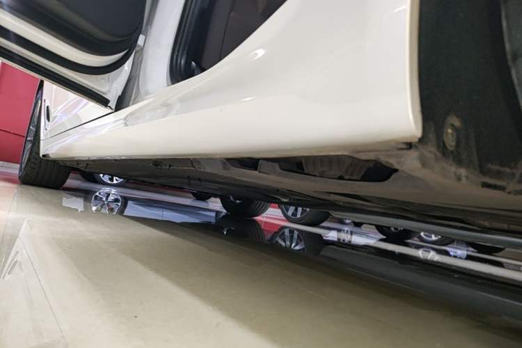 Used BMW 5 Series 2020 525Li M Sport Package Left Side Sill