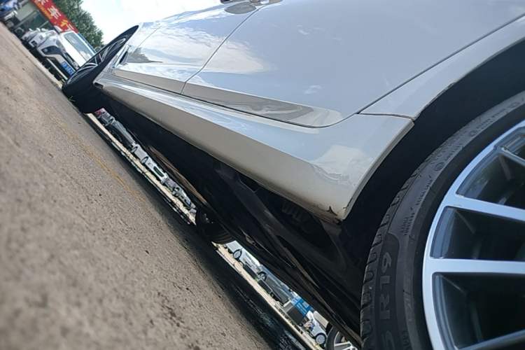 Used BMW 5 Series 2020 530Li xDrive M Sport Package Left Side Sill