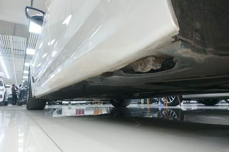 Used BMW 5 Series 2020 525Li M Sport Package Left Side Sill