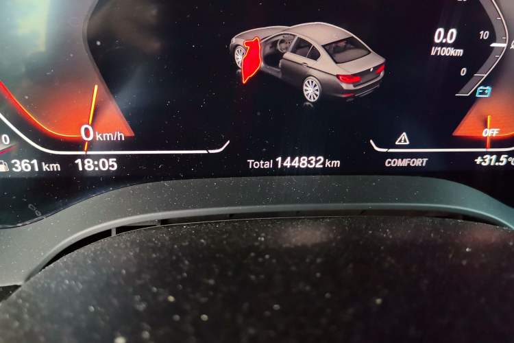 Used BMW 5 Series 2020 525Li Luxury Package Odometer Close Up