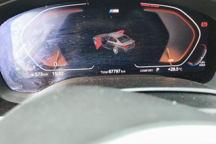Used BMW 5 Series 2020 530Li Leading Model M Sport Package Odometer Close Up
